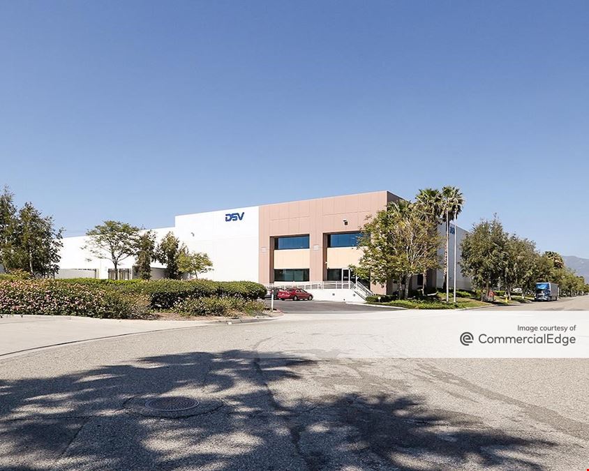 Sierra Gateway Industrial Park - 10846 Commerce Way