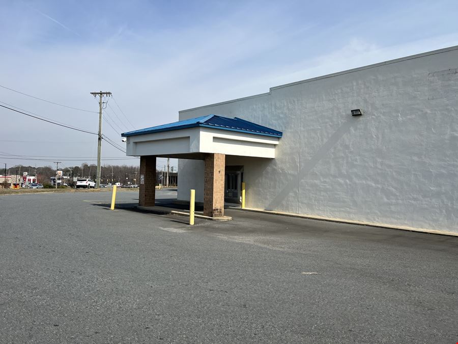 8,848 SF Retail Space Available in Food Lion Center