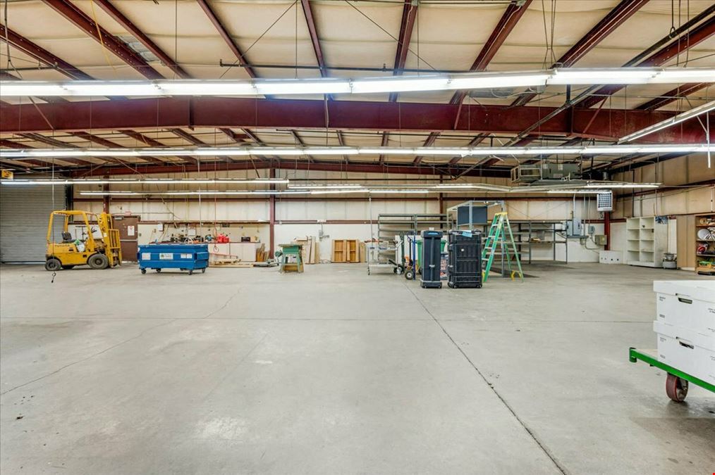 ±11,388 SF Clear Span Industrial Building off CA-99 in Fresno, CA