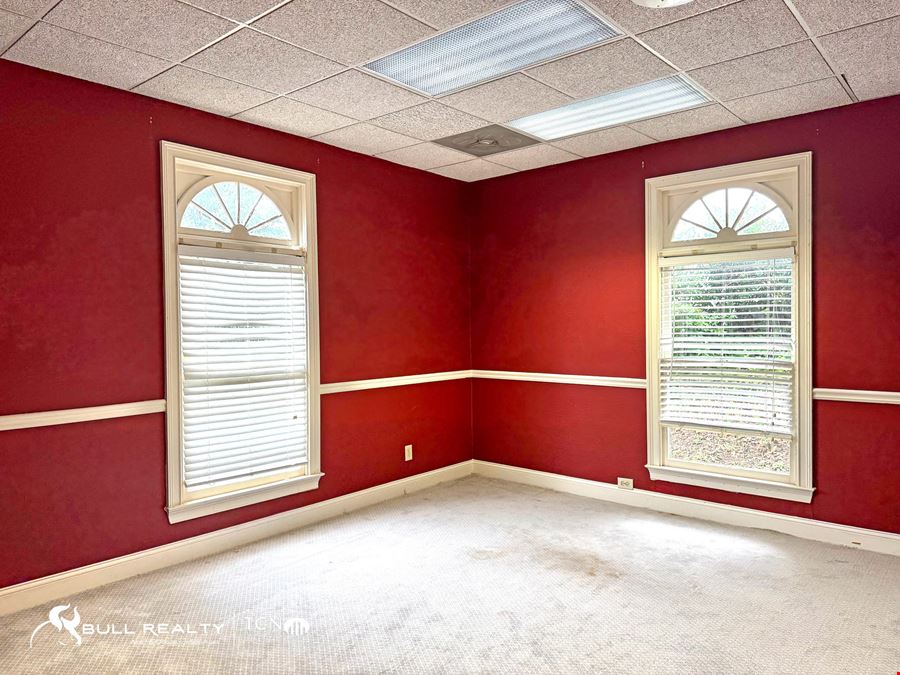 Marietta Office Suites | Five Full-Service Office Suites | ±650 SF to ±2,375 SF