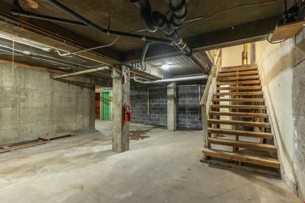 128 W Genesee St