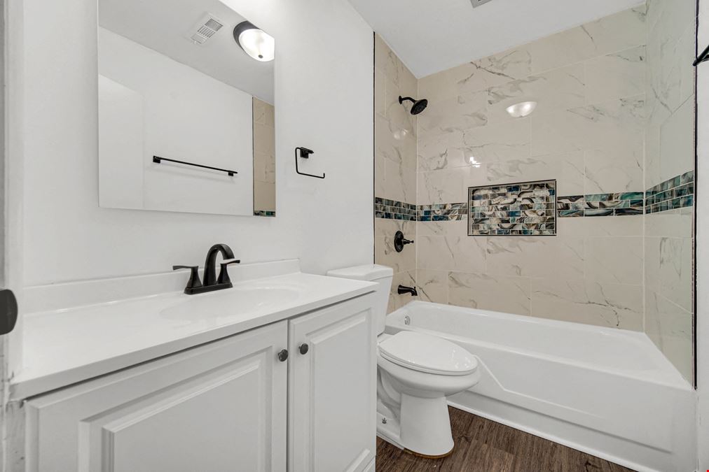1623 Portage