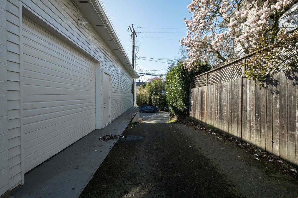 300 NE 45th St