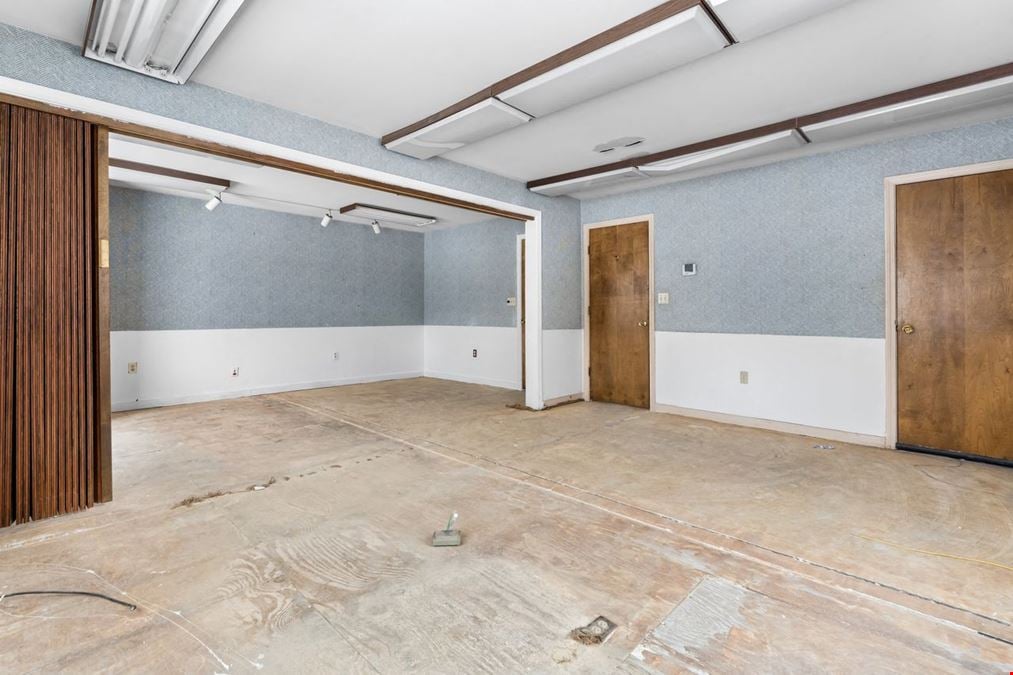 Contractor / Flex Space with Vehicle Storage | First Floor ±2,453 SF Available Separately