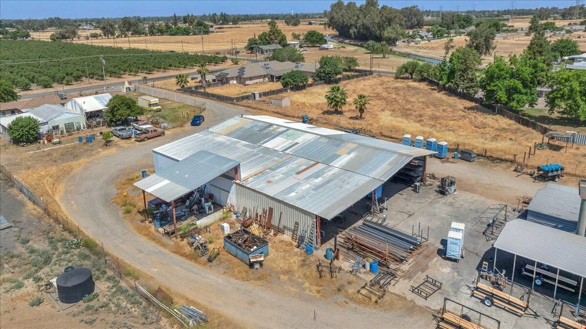 ±11,078 SF Industrial Property on ±2.43 Acres in Madera, CA