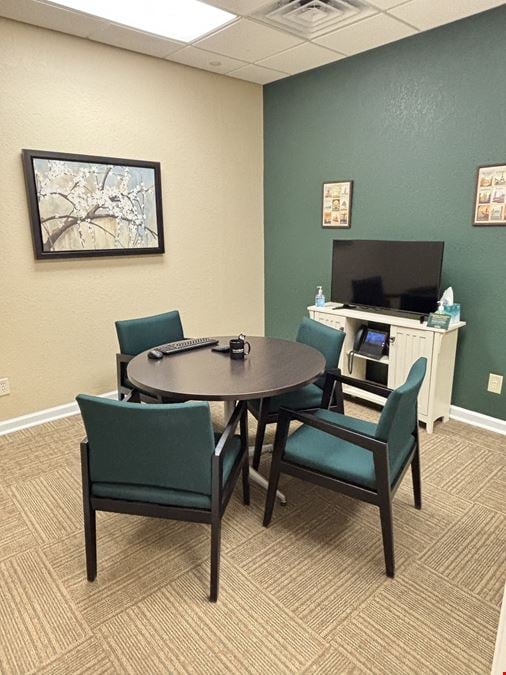 Retail / Office Space at Four Seasons Plaza