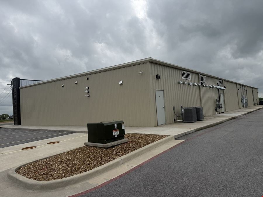NEW RETAIL CENTER FOR SALE OR LEASE IN ROGERSVILLE