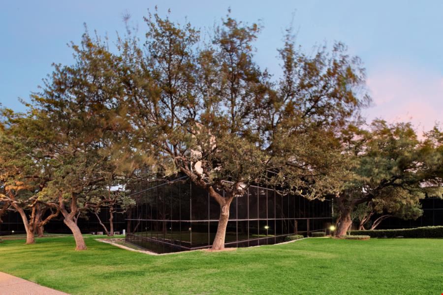 Westlake Oaks Bldg L