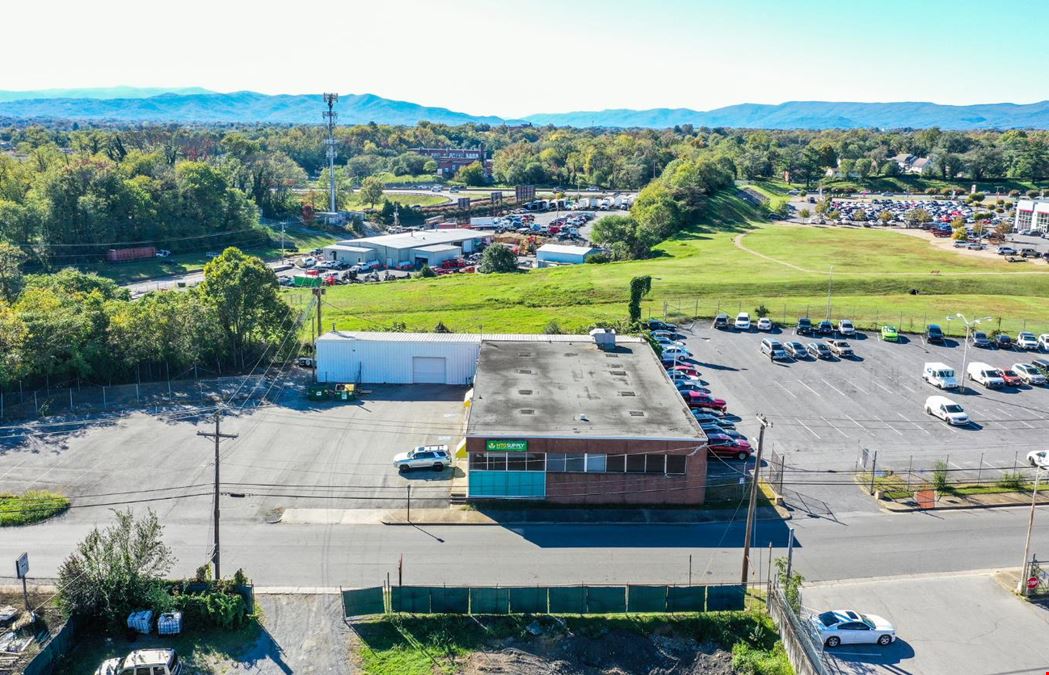 Flex Retail w 16' Ceiling | Large Warehouse | Interstate Access