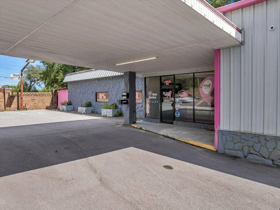 Stand Alone Commercial Building on Main Corridor
