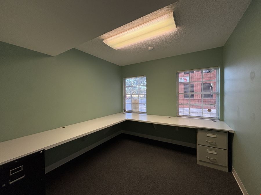 AWESOME SHORT TERM OFFICE SPACE IN DOWNTOWN SARASOTA!!