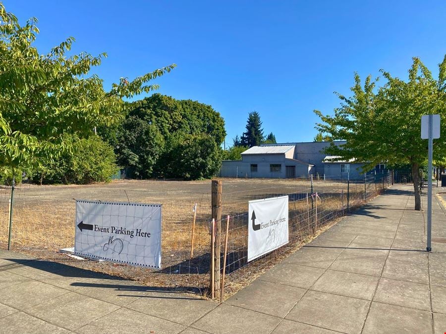 0.4 AC Commercial Land in Amity