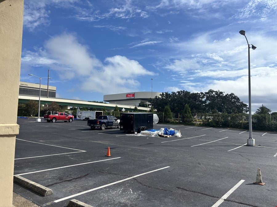 636 SF of Prime Retail Space