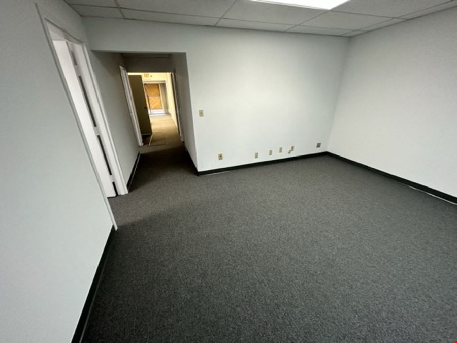 1514 SF Suite 125 Professional and Medical Office Space