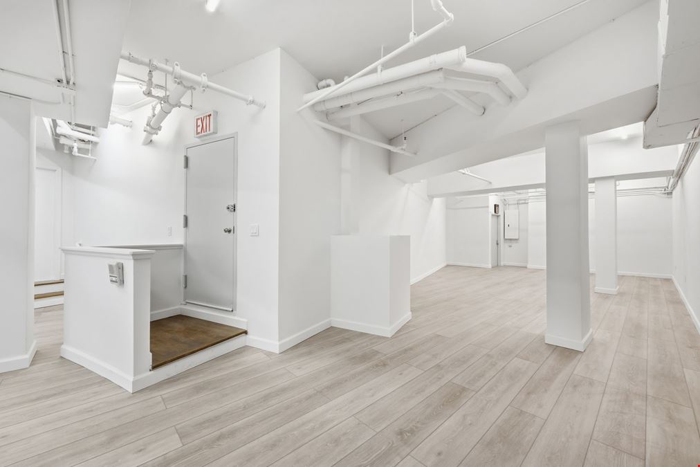 254 W 10th St