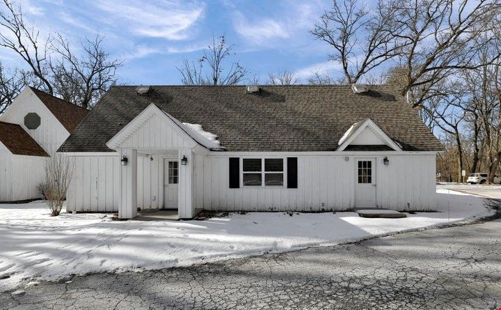 Unique Lease Opportunity for Professional & Community-based Uses