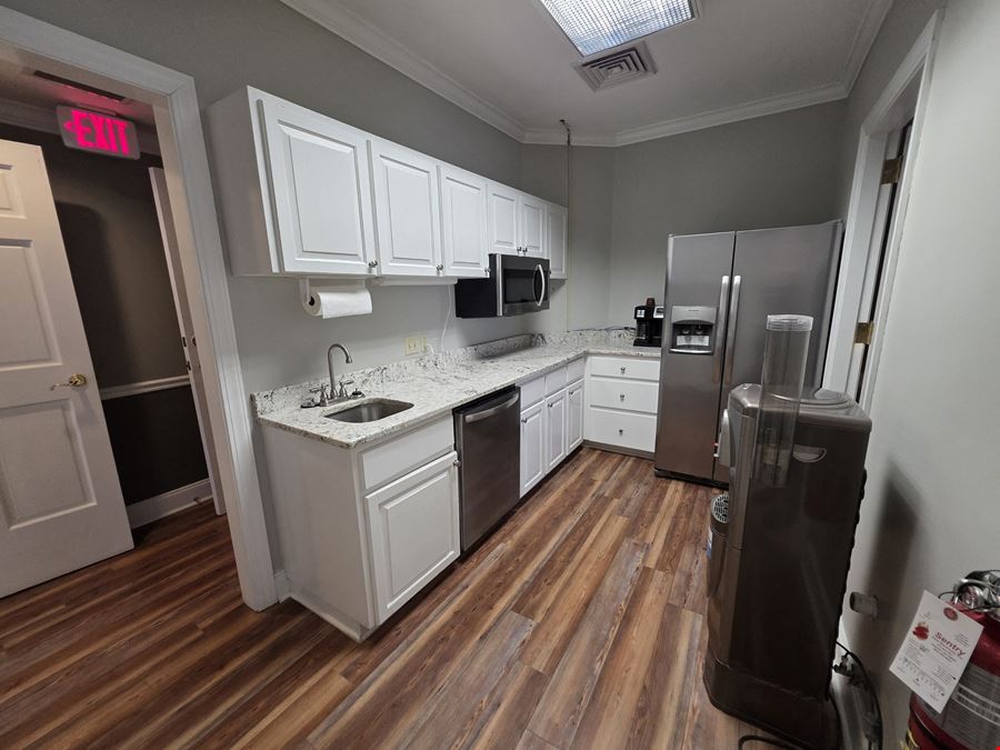 109 Laurens Rd