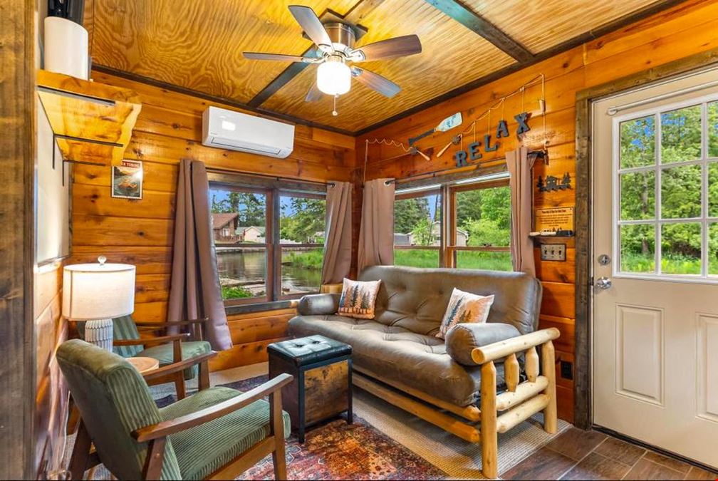 Reed's On The River - Cabin 2