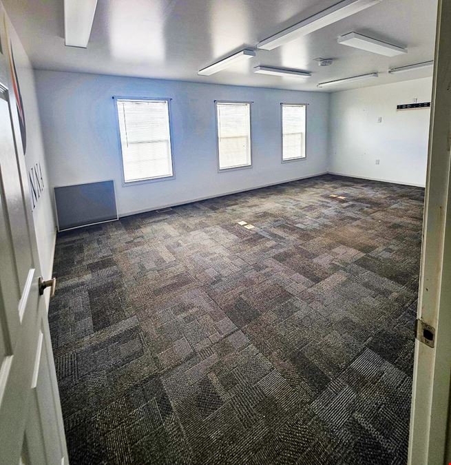 ±4,184 SF Office Building on ±3.2 Acres in Williston