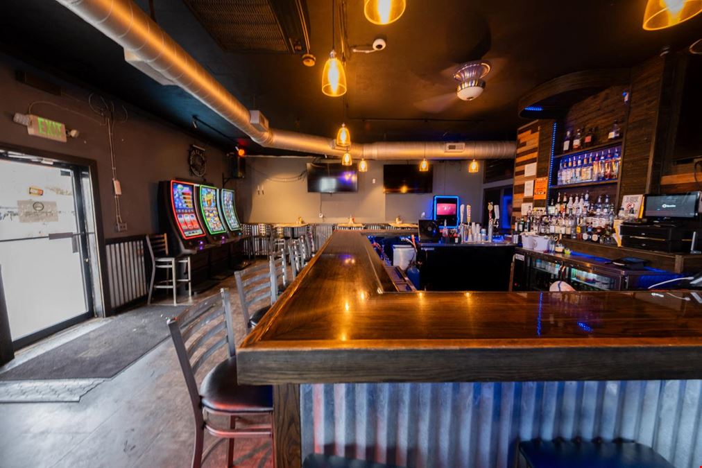 870 4th Ave - Bar/Restaurant