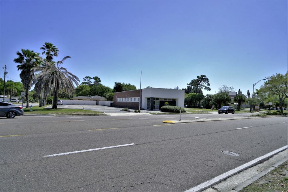 3942 N Tamiami Trail