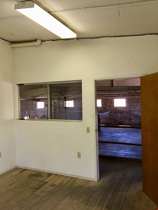 Freestanding Industrial Building on ±1.49 Acres in Porterville