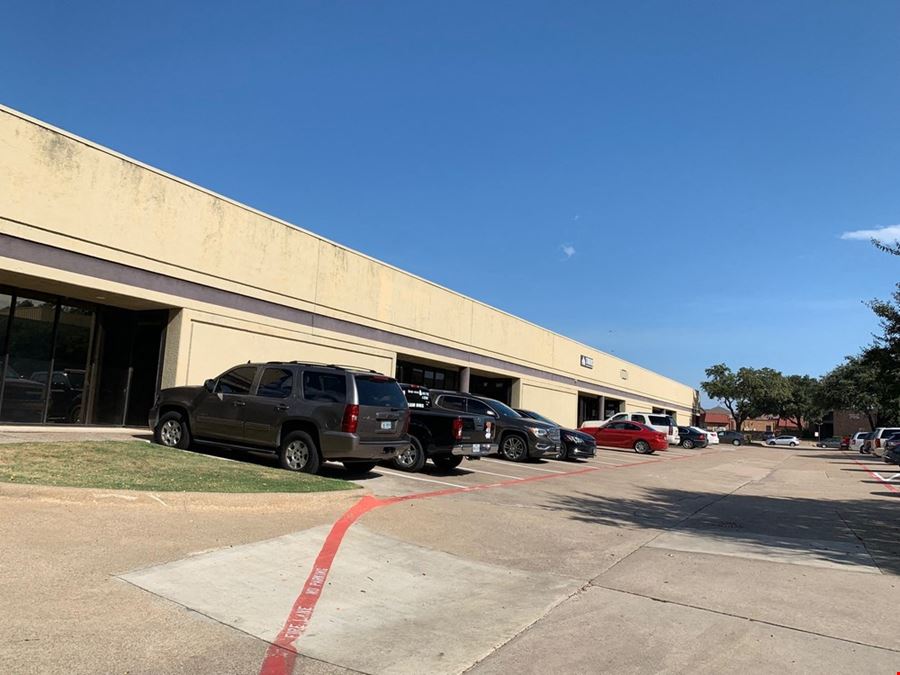 Retail/Office space along high traffic road in Richardson
