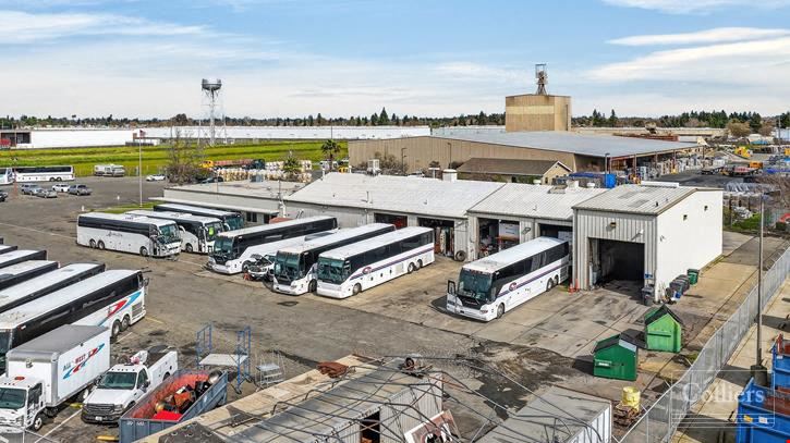 Warehouse on ±4.51 AC Parcel
