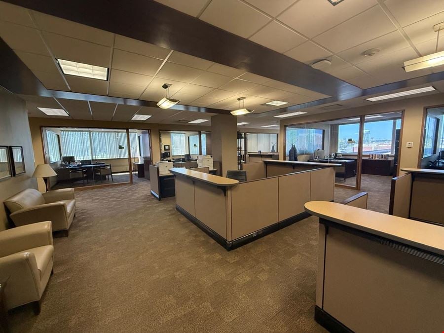 100 E Kimberly Rd, Lease