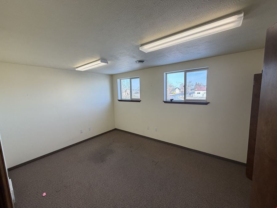 3606 E. Wellesley Ave
