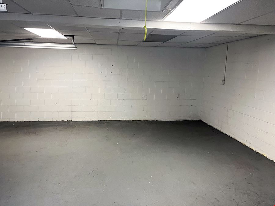 4704 Dupont Parkway