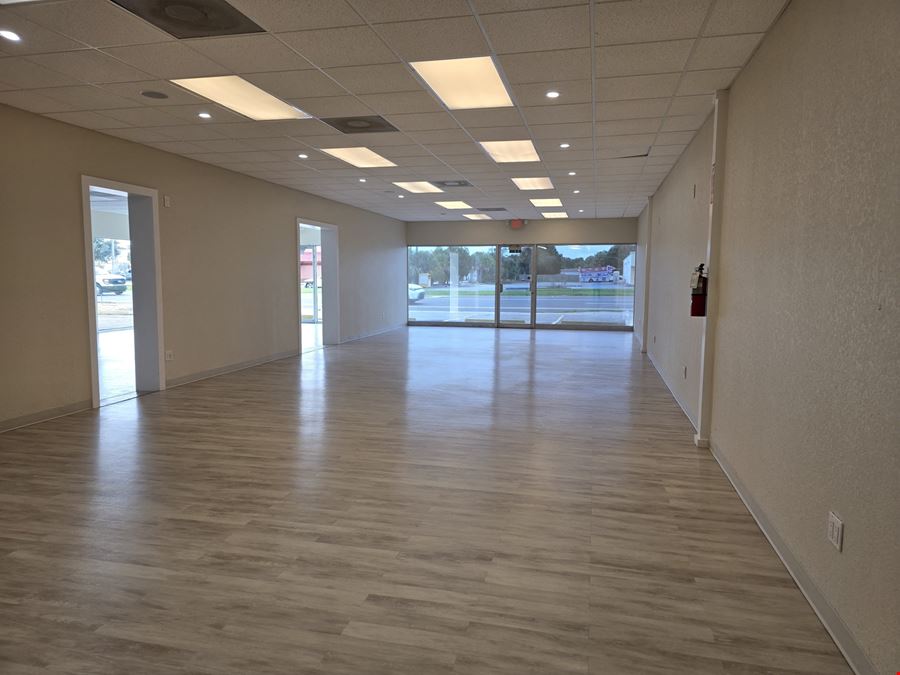 Freestanding Retail / Showroom Opportunity on US-192