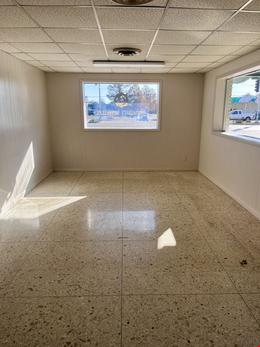 2121 W Main St