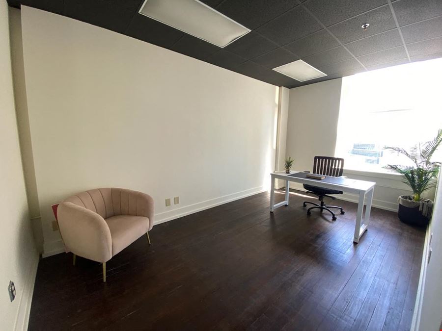1044 Main St