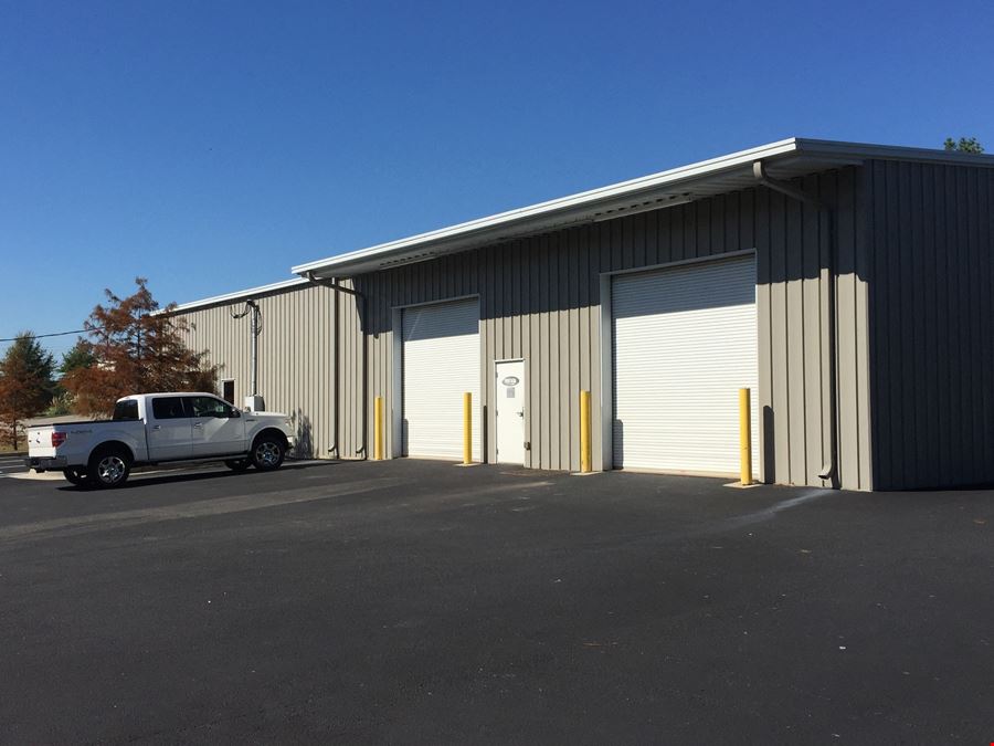 5,000 sq.ft. Office / Warehouse w/ Fenced Yard