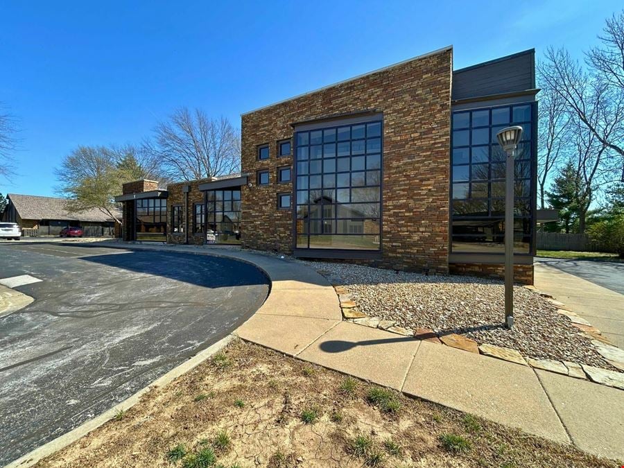 ±9,692 SF OF OFFICE SPACE FOR SALE OR LEASE IN SOUTHEAST SPRINGFIELD