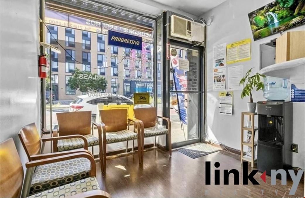 3194 Webster Ave