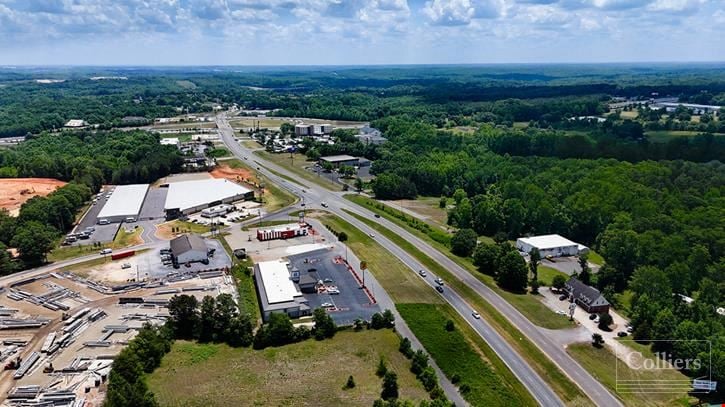 ±3,520-SF Restaurant with Convenient Access Off I-85