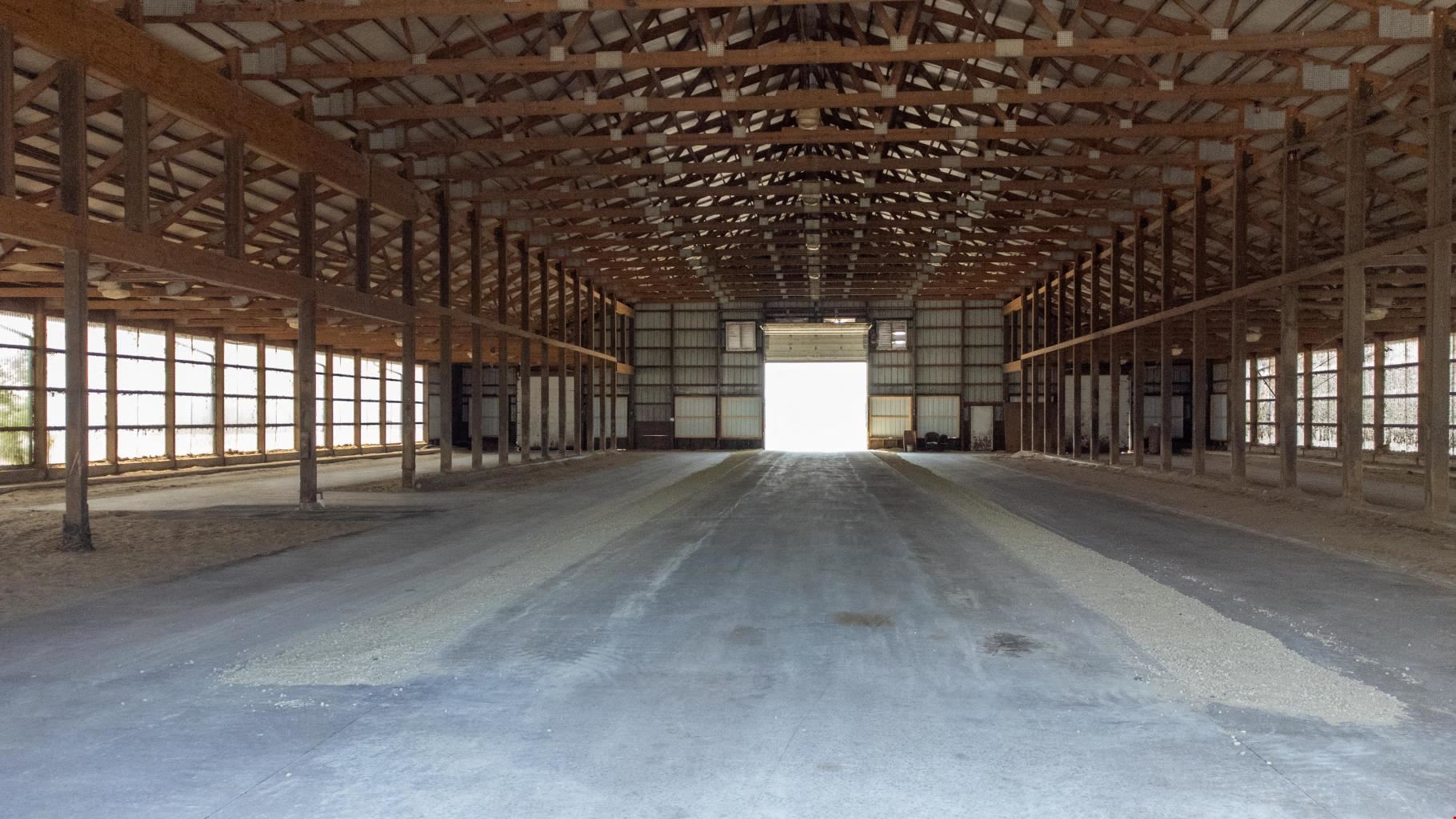 Large Industrial Warehouse with Flexible Layout & High-Capacity Doors