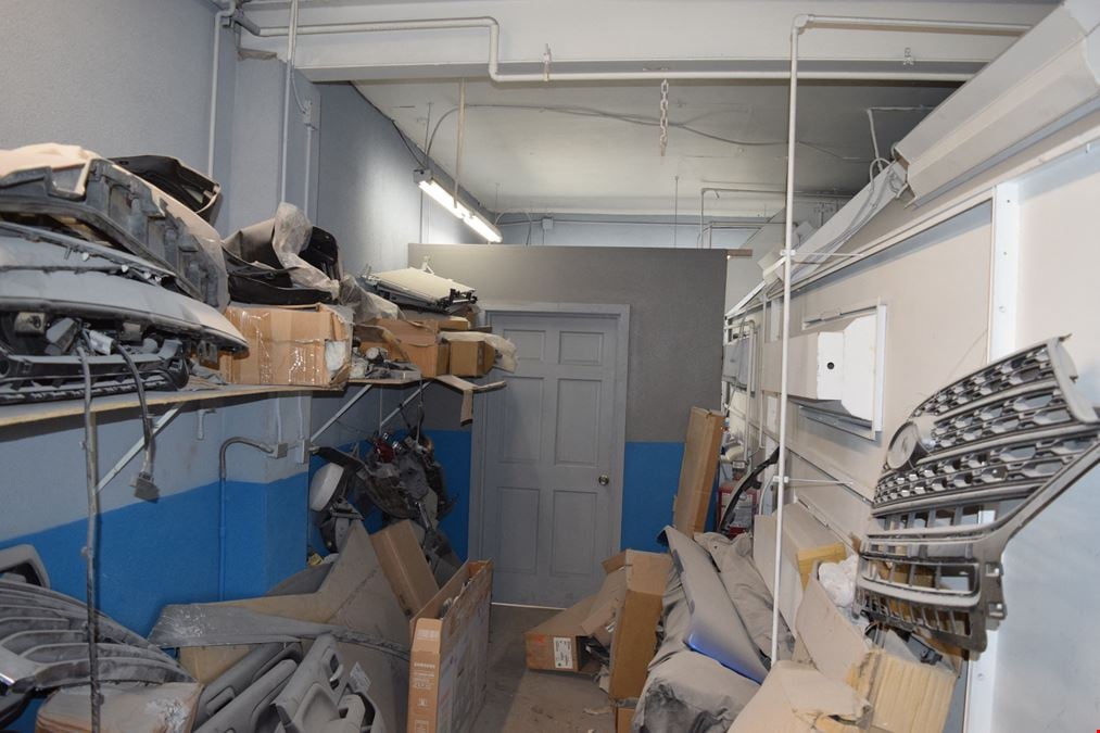 4,000 SF autobody repair shop w/ paint booth