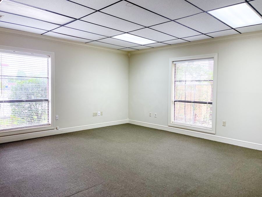 First-Floor Office Suite Off I-10 – Flexible Layout