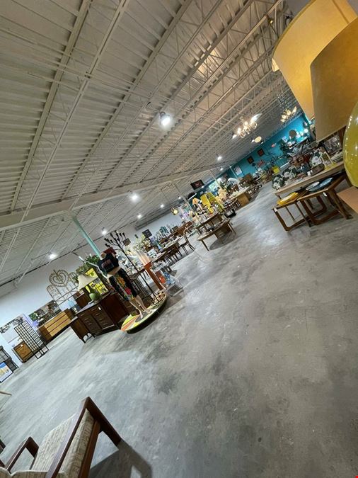 Showroom/Warehouse Retail Space
