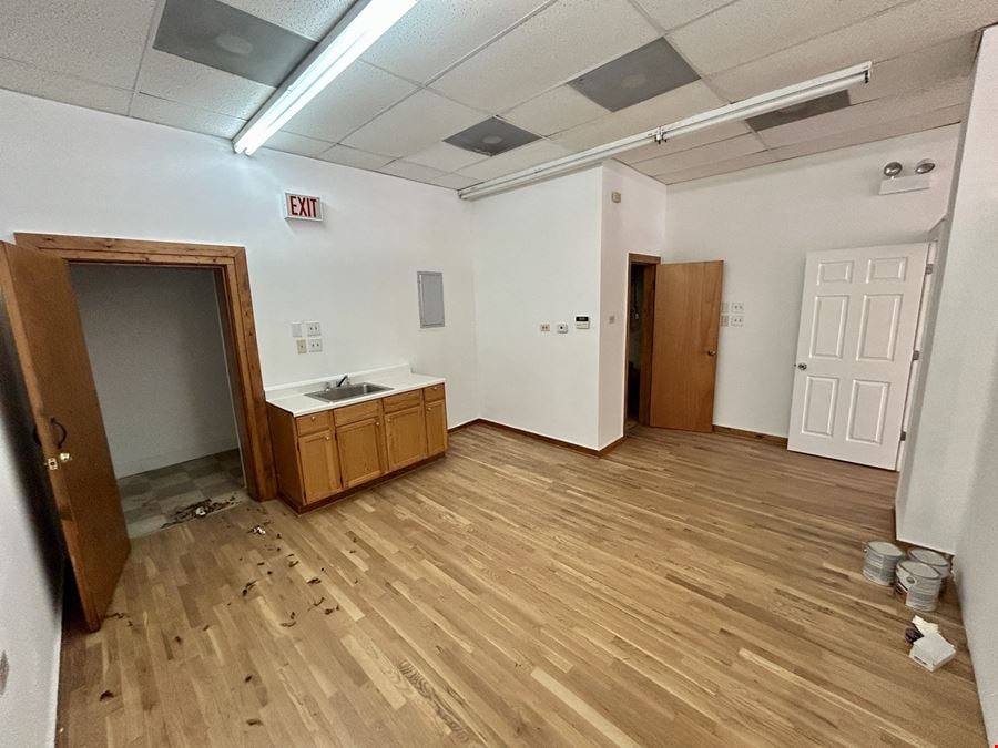 3137 W 63rd - +/- 1,100 SF Commercial Storefront
