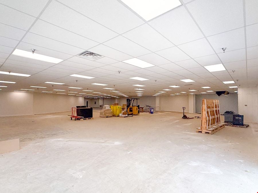 Flex Space on Airline Hwy with Large Showroom