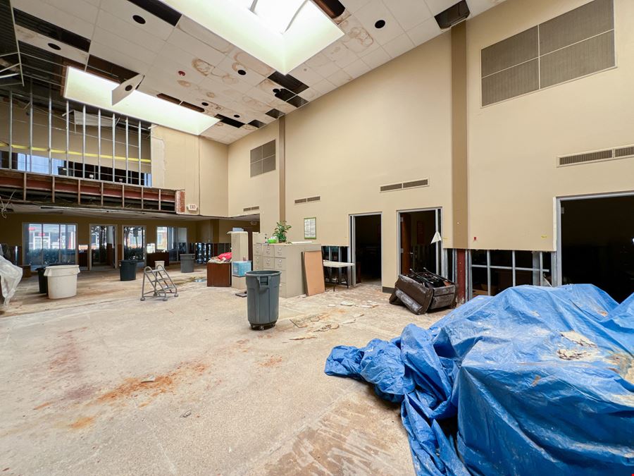 Value-Add ±30,000 SF Office Building in Downtown Houma