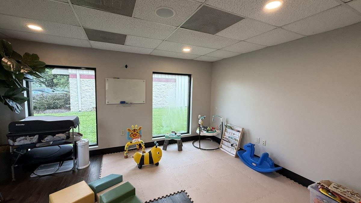 11213 Outlet Drive-First Class Flex Space