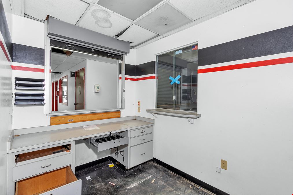 11,250 SF Flex/Showroom Space