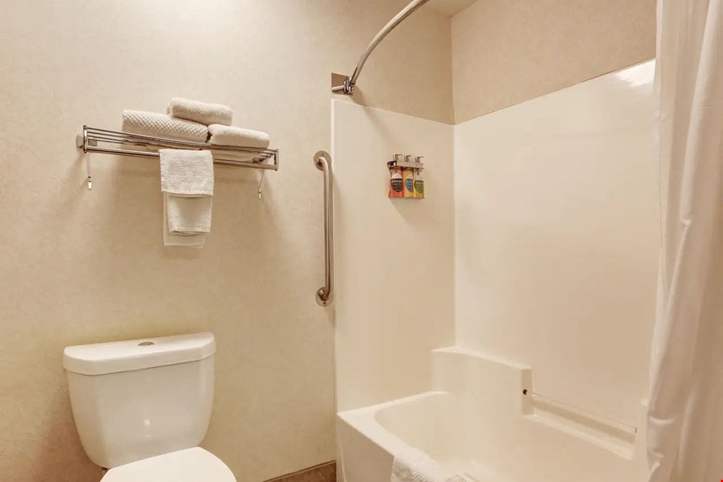 Quality Inn  Pierre