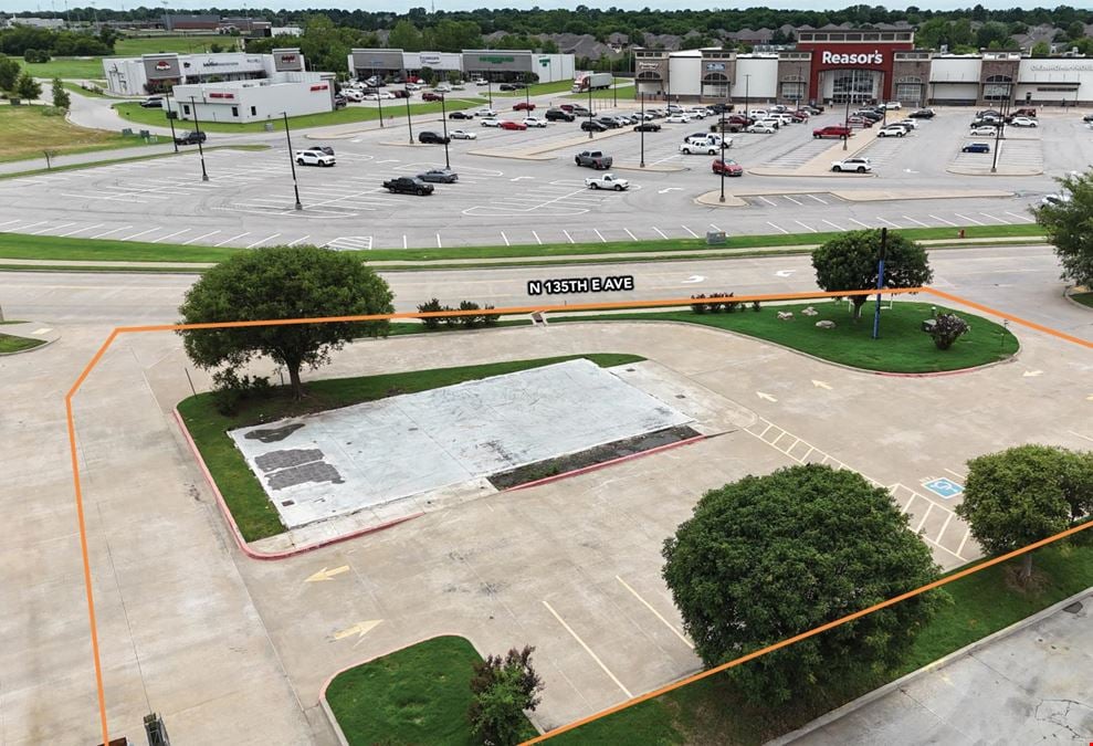11499 N 135th E Ave - Grocery Anchored Pad Site