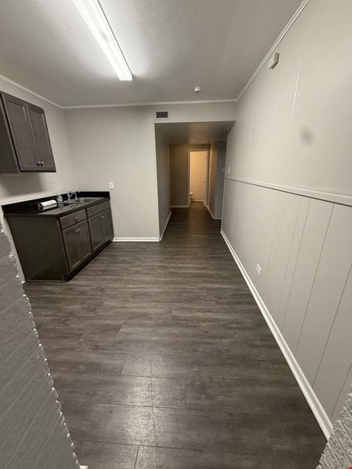 614 W Adams Ave